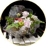 鍵盤とクリスタルピアノの花かごの写真